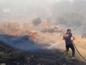 Manisa’nın Soma ilçesinde çıkan orman yangınına müdahale ediliyor