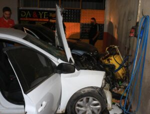 Otomobil karşı şeride geçip motosiklete çarptı: 2 yaralı