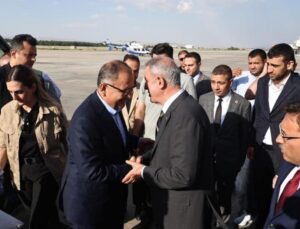 Özhaseki, aktif siyaseti bıraktığını açıkladı