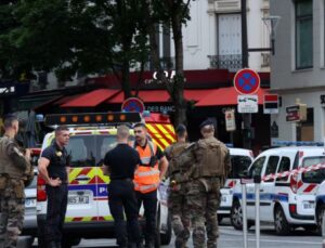 Paris'te bir aracın restoranın ön bahçesine girmesi sonucu 1 kişi öldü | Dış Haberler