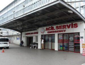 Pes dedirten olay: Rapor alamayınca doktoru darp ettiler!