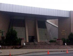 Profesöre öğrencilere ‘cinsel saldırı’dan 10 yıl hapis cezası