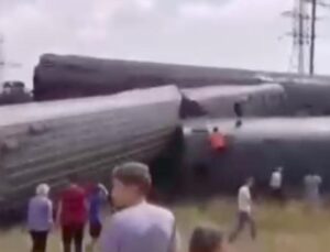 Rusya'da yolcu treni raydan çıktı: 2 kişi öldü, çok sayıda kişi yaralandı | Dış Haberler