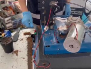 Sigara fabrikasına çevrilen 2 eve baskın! Suçüstü yakalandılar