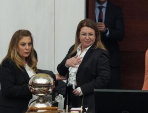 TBMM Başkanvekili Gülizar Biçer Karaca, mecliste rahatsızlandı