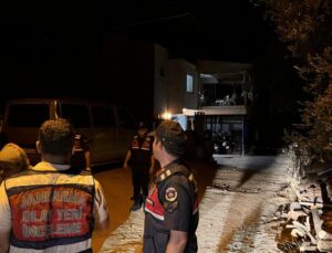 Televizyon tamircisi gittiği evde dehşet saçtı: Evdekilerin başını çekiçle ezdi
