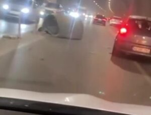 Tünelde faciadan dönüldü! Havalandırma borusu yola düştü