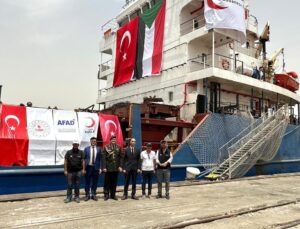Türkiye’nin insani yardım gemisi Sudan’a ulaştı