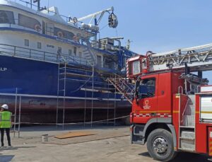 Ünye Limanı’nda gemi yangını!