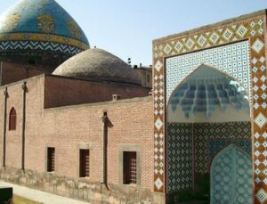 Van Akdamar Kilisesi önünde Ermenistan’a çağrı: Gök Camii’ni ziyaret etmek istiyoruz!