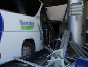 Yolcu otobüsü otogara daldı!