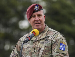 CENTCOM Komutanı Kurilla, olası İran misillemesini ele almak üzere bölgeye geldi | Dış Haberler