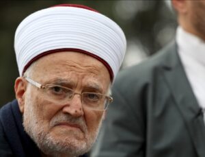 İsrail, cuma hutbesinde Haniye'ye dua eden Mescid-i Aksa imam hatibi Şeyh İkrime Sabri'yi gözaltına aldı | Dış Haberler